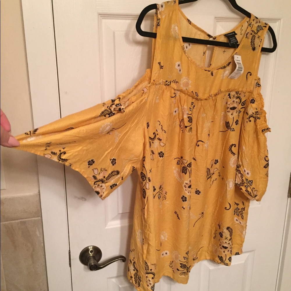 TORRID Plus 3x Floral Cold Shoulder Top Blouse NWT